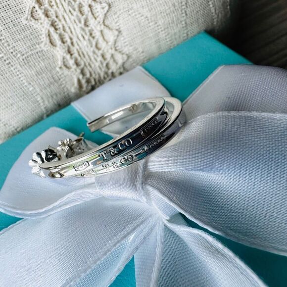 Tiffany & Co 1837 Hoop Earrings in Silver, Medium - Picture 2 of 7